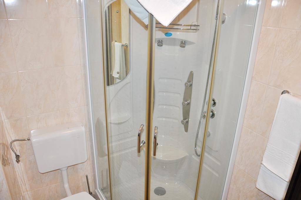 Hotel Thomas Bukarest Værelse billede